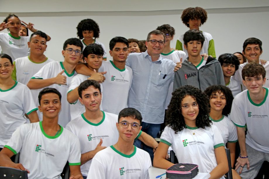 Dr. Cassiano Maia realiza visita no IFMS e no CRAM