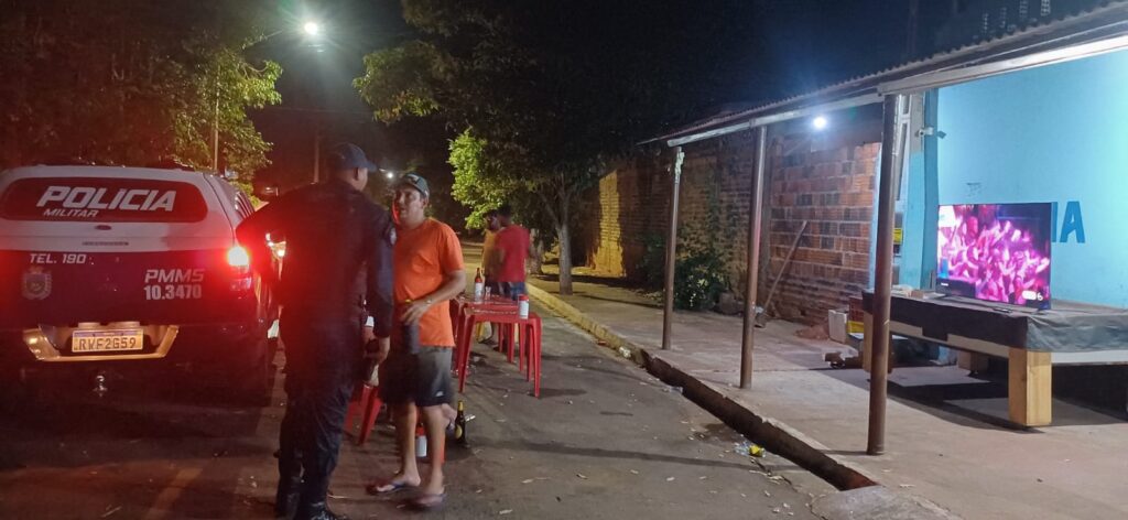 Homem atira após vitória do Corinthians e acaba preso pela PM em bar de Brasilândia