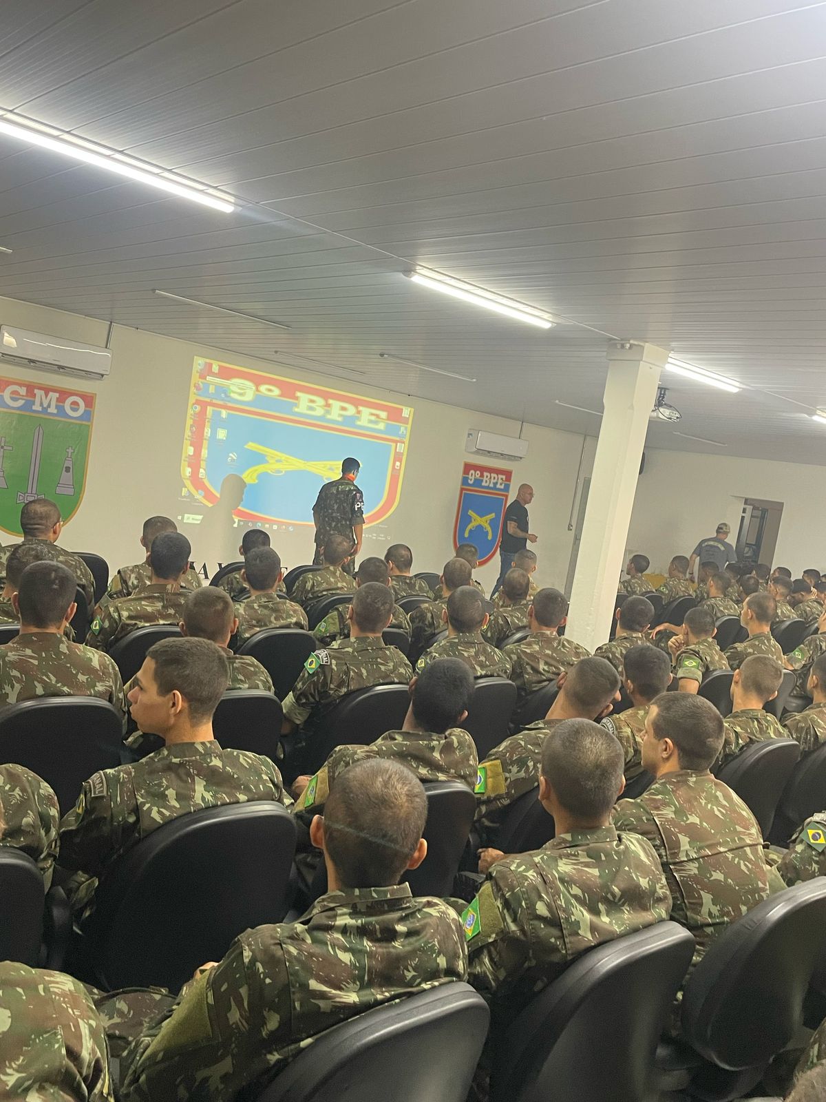 Polícia Civil ministra palestra no 9º Batalhão de Polícia do Exército sobre aspectos diversos de drogas lícitas e ilícitas