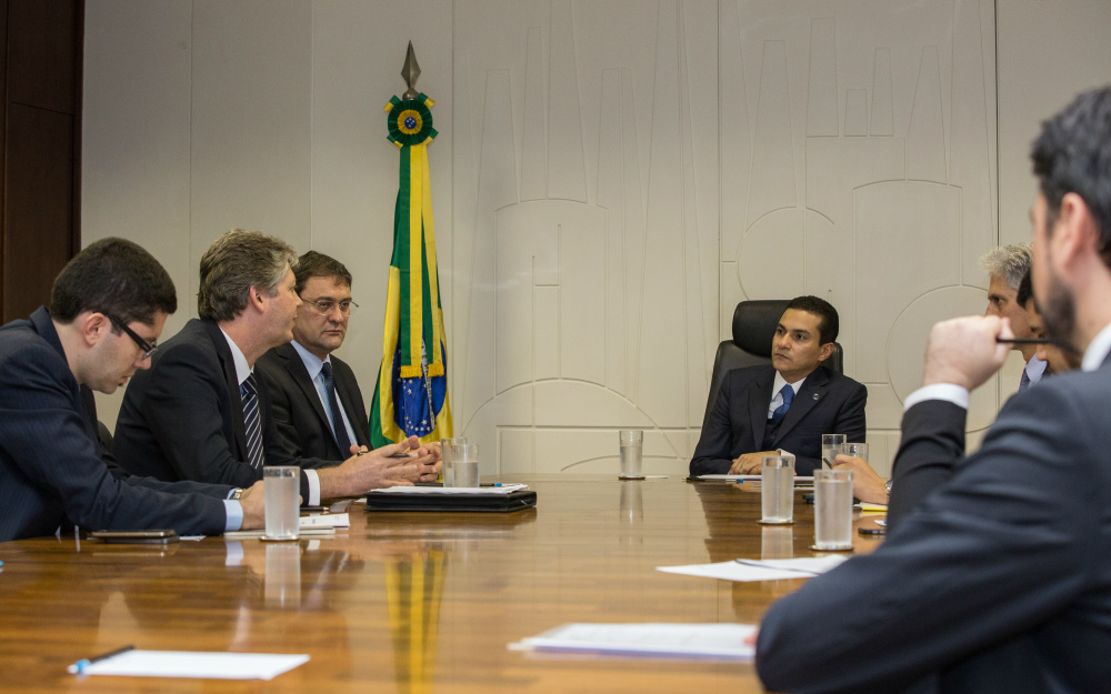 Longen defende junto ao ministro Marcos Pereira a manutenção dos incentivos fiscais. (Foto: Assessoria)