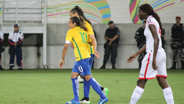 Marta comemora gols e recorde na Arena das Dunas (Foto: Diego Simonetti/Blog do Major)
