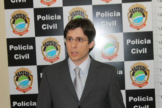 O delegado que responde pela delegacia de Bataguassu, Jose Carlos Almussa, está comandando as investigações para elucidar o crime (Foto: Ricardo Ojeda)