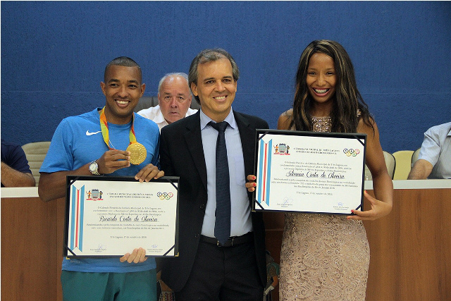 Ricardo Costa de Oliveira e Silvania Costa de Oliveira, com a entrega do 