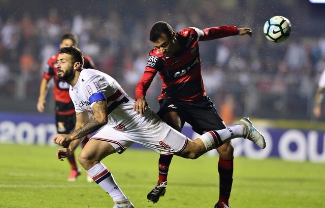 Lucas Pratto passou em branco em mais uma rodada do Campeonato Brasileiro (Foto: Marcos RIbolli)