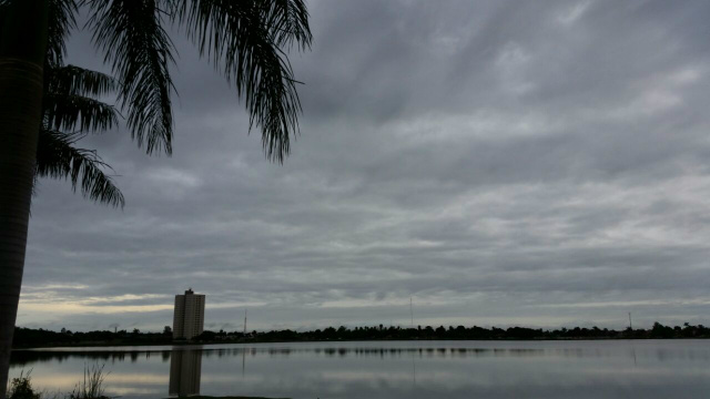 Manhã nublada em Três Lagoas, na Lagoa Maior. (Foto: Ricardo Ojeda) 