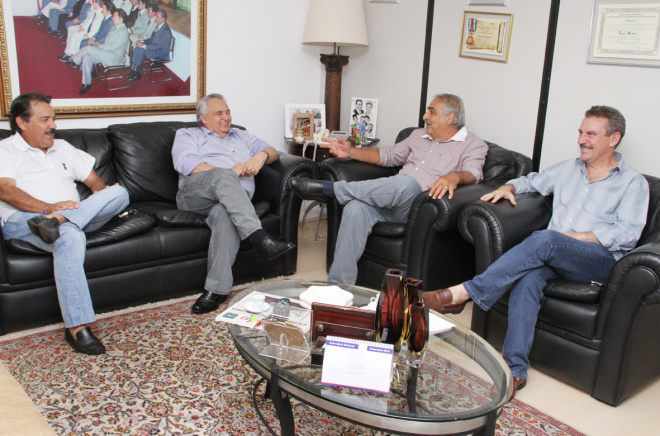 A reunião que escolheu o nome de Paulo Correa aconteceu no gabinete do deputado Londres Machado (Foto: Chileno) 