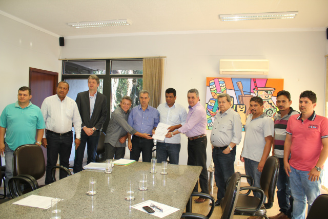 A reunião aconteceu ontem, quarta-feira, na sala da Governadoria em Campo Grande. (foto: Divulgação)