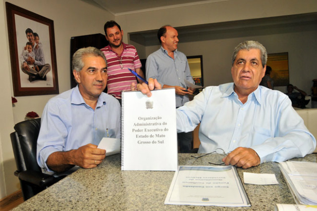 A transição no comando do Estado estão sendo realizada entre as equipes de Reinaldo e André (Foto: Correio do Estado)